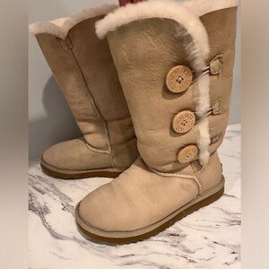 UGG Boots with Bailey Button Triplet